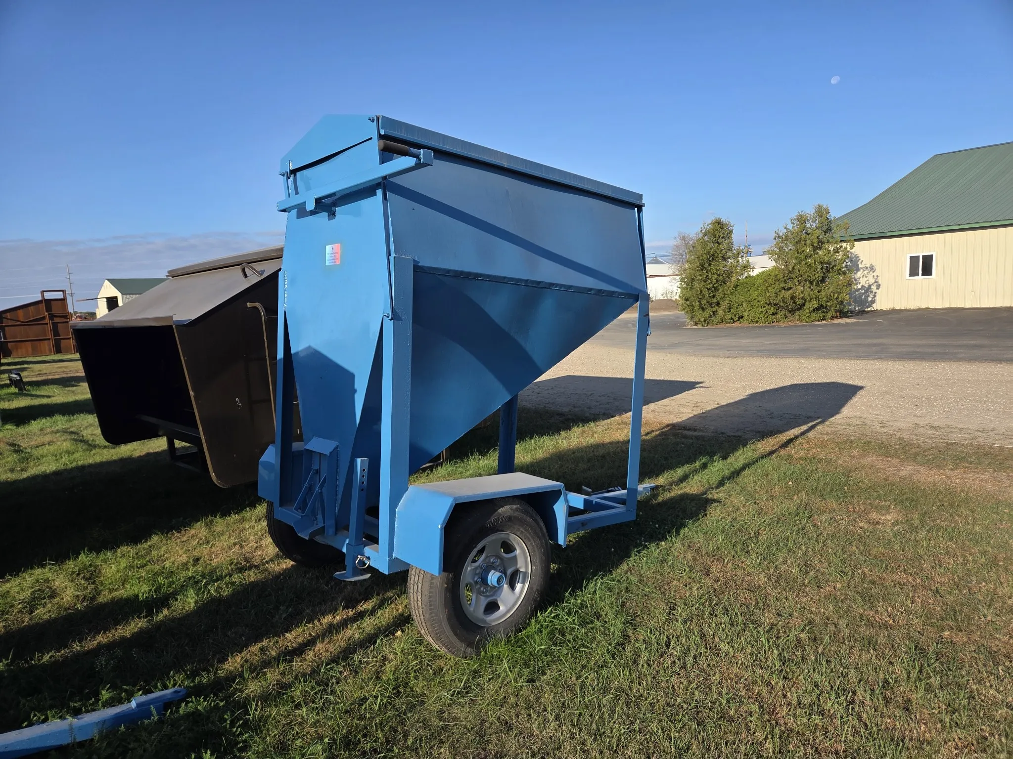 1.5 and 2.5 Ton Bulk Bin Close-up