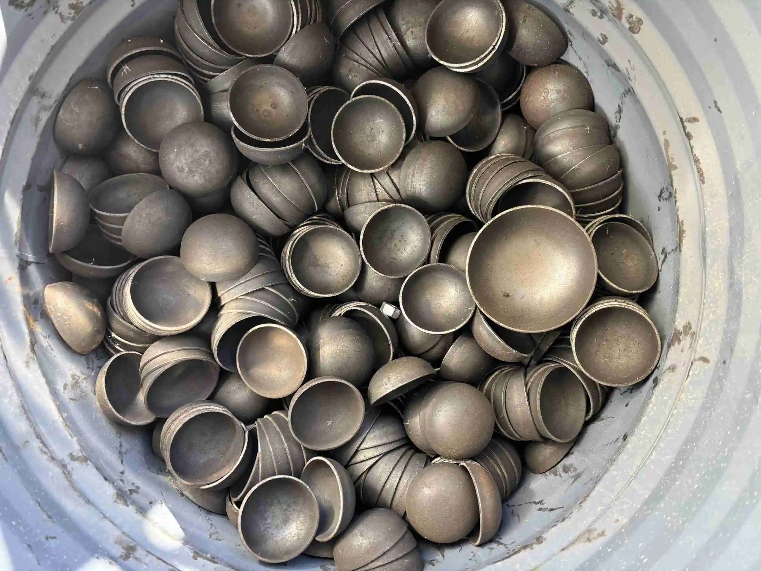 Caps