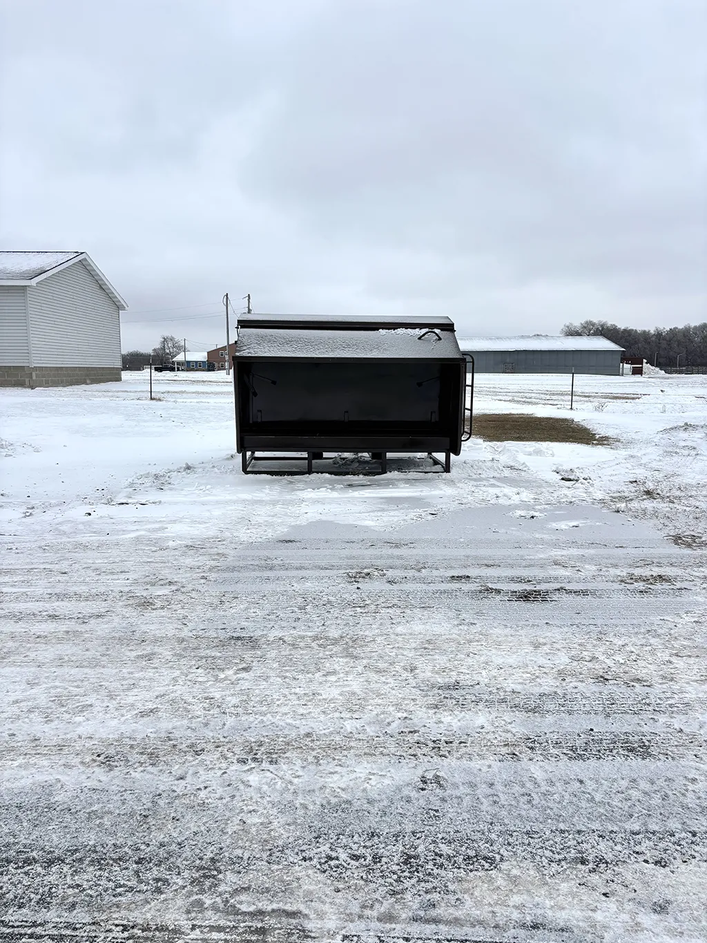 250 Bushel Shelf Feeder on Skids